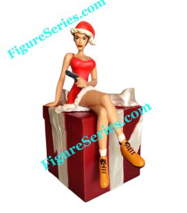 Figurine TOMB RAIDER en résine LARA CROFT cadeau en mère noel