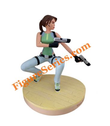 TOMB RAIDER figurine en résine LARA CROFT training